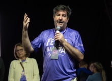 Presidente da Comissão Comunitária Fernando Bertotto - cerimonia encerramento 35 Festa Nacional da Uva - credito Julio Soares Objetiva-1773155060.jpg